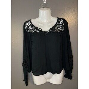 Hollister Women's Size XS Black Crochet Lace Scoop Neck Long Sleeve Cropped Top